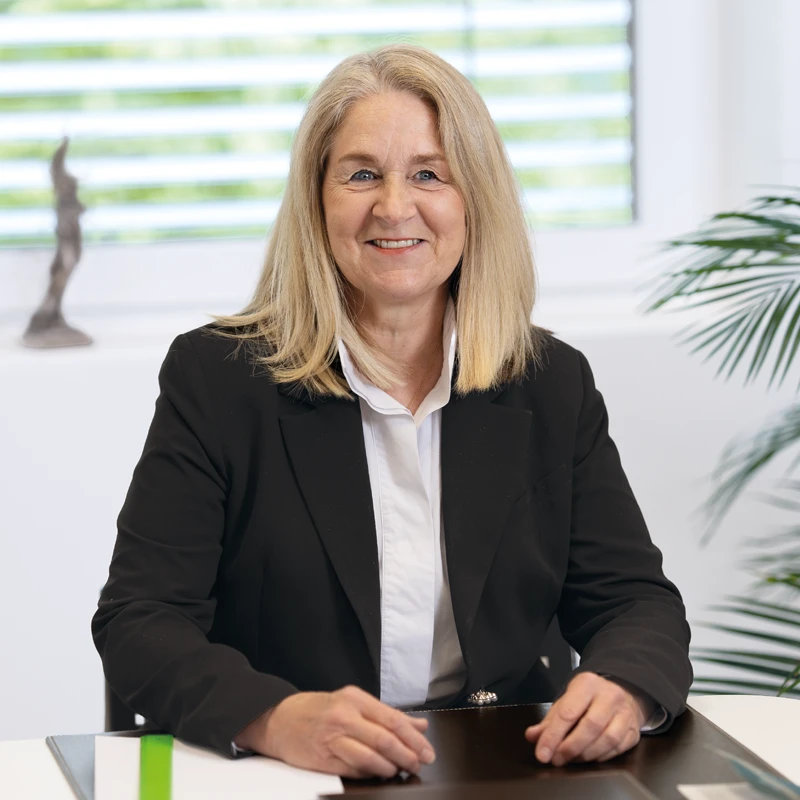 Renate Beuschel - Rechtsanwältin & Notarin bei ZKR